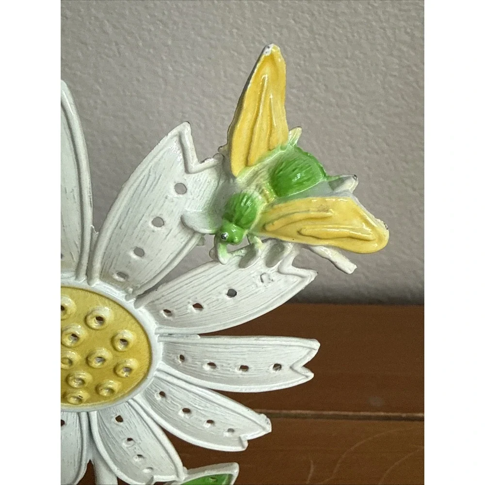 Vintage MCM Daisy and Bee Metal Pierced Earrings‎ Holder Revere USA
